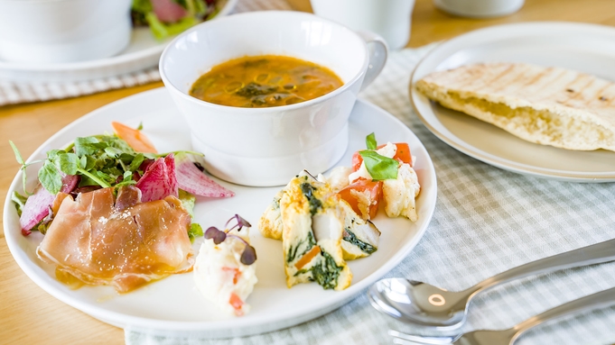 【夕朝付き】地元の食材にこだわった選べる夕食！贅沢なリゾートステイをお楽しみ下さい（6名分）